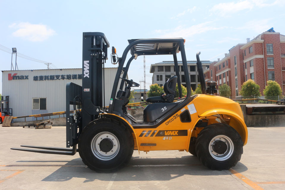 mini 3500kg Rough Terrain Forklift 3000mm Diesel Powered Forklift