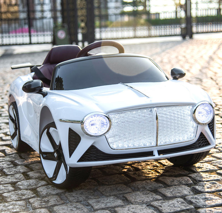 Newest 12V4.5A Battery Operated 4-Wheel Ride On Electric Car for Kids 2023 Children Toys