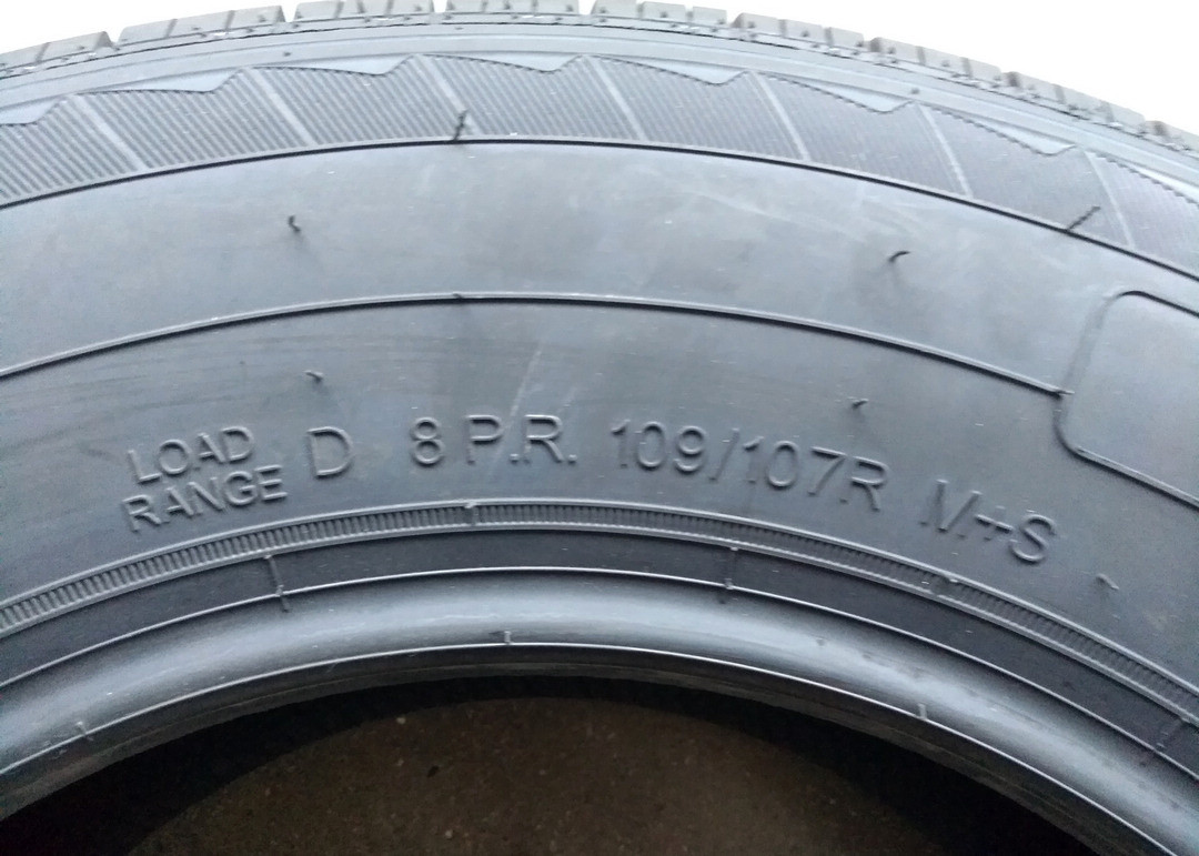 Semi Steel Radial Light Truck Tires 14 - 16 Inch Diameter 215/70R15LT DOT Approved