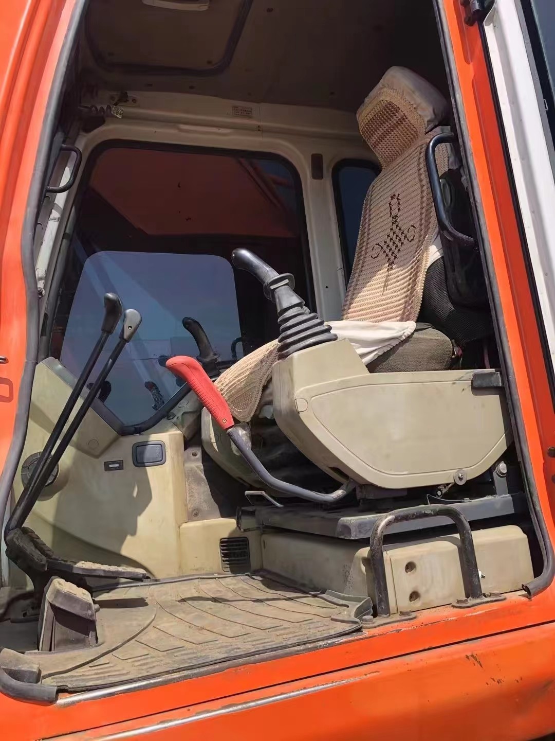 Used Doosan excavator DH300LC-7, tracked excavator from China