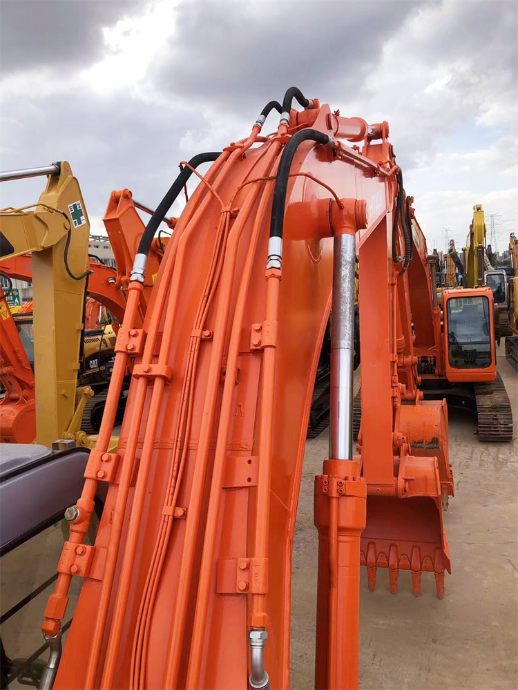Imported Original Hitachi ZX200-5 Used Crawler Excavator 20 Tons for Construction Job