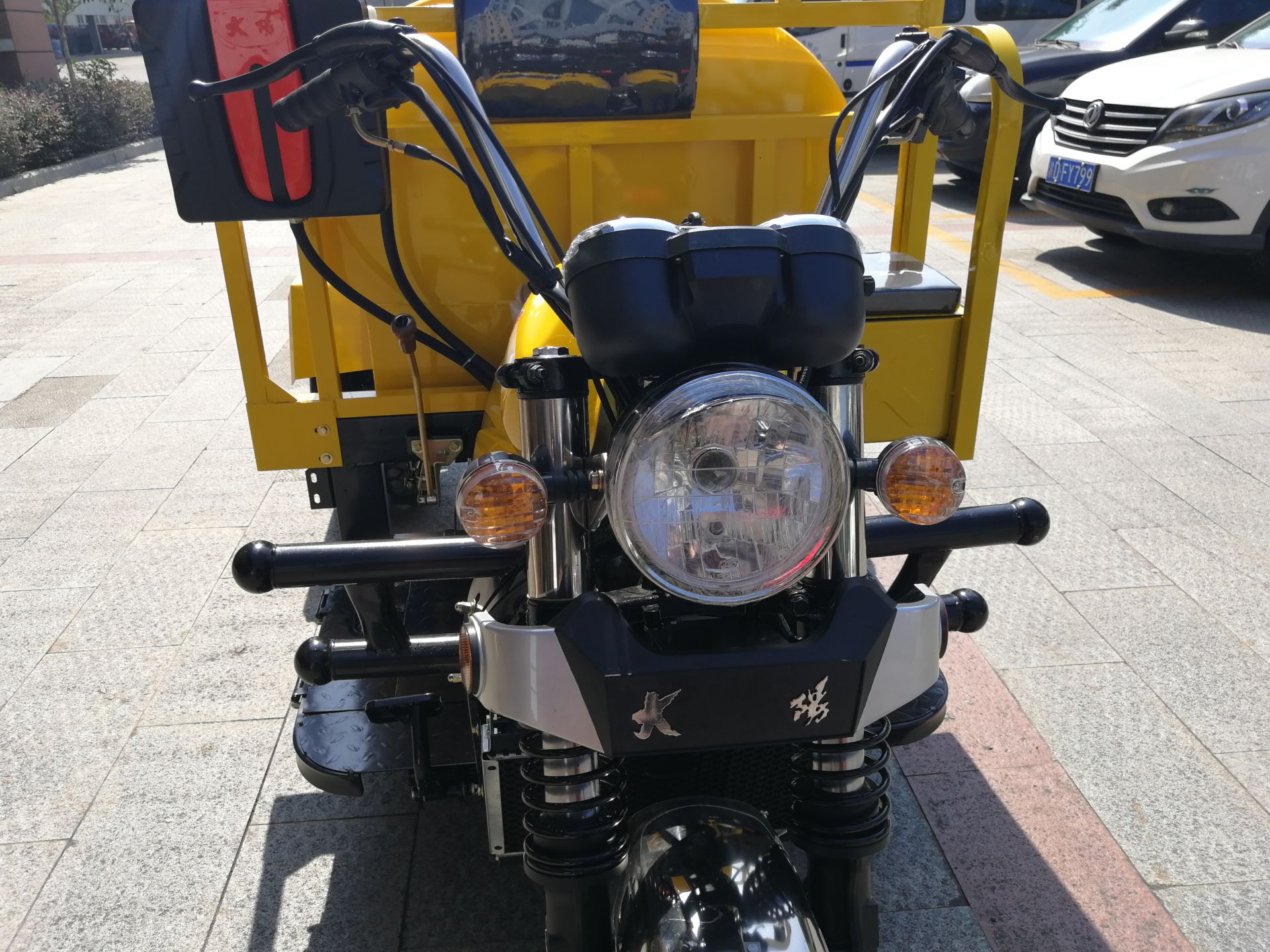 1000L Water/Oil Motorcycle Tricycle With Rear Spring Leafs 5 2 And Five Wheels
