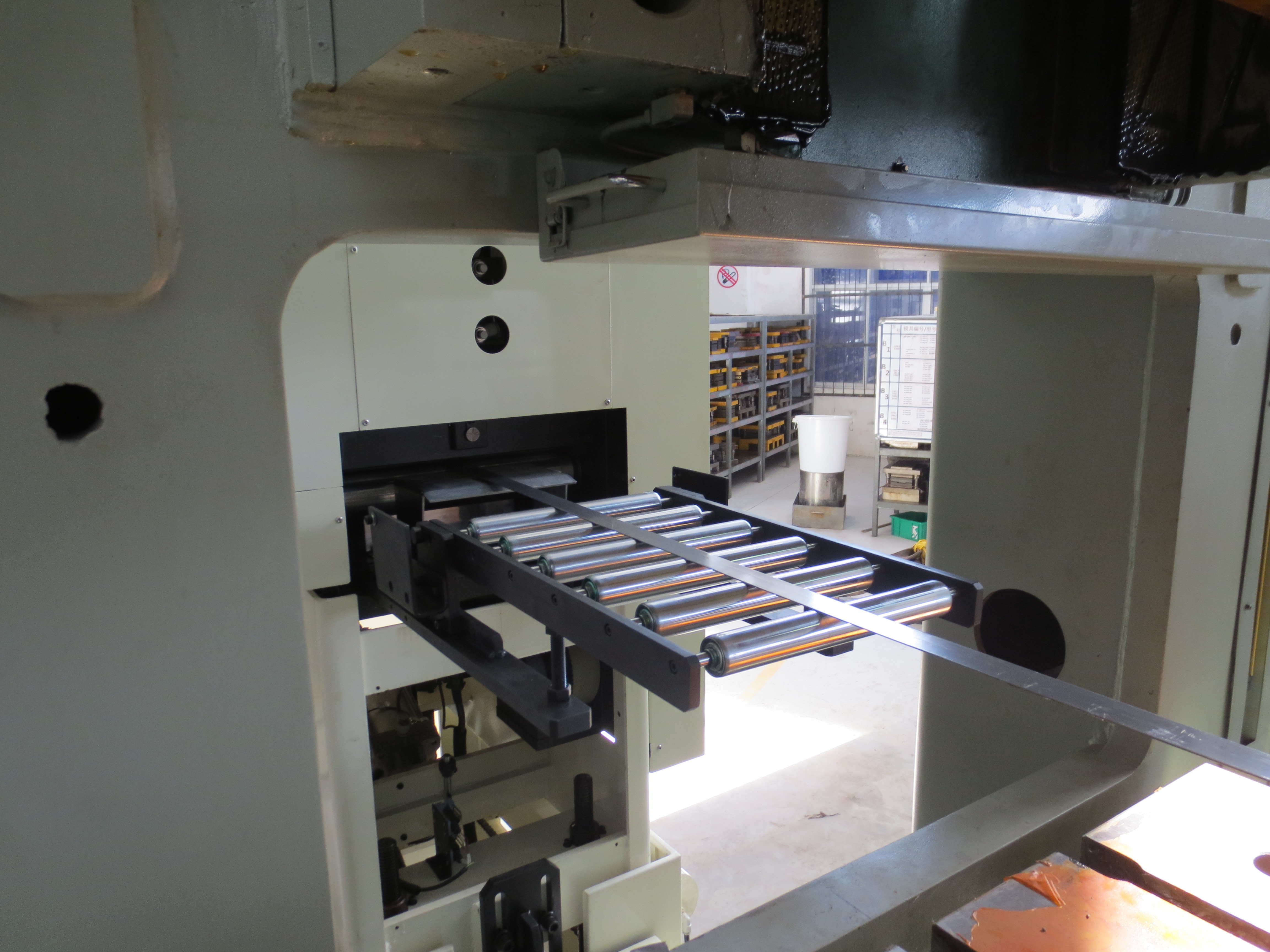 440 Voltage Metal Strip Straightener Roller Servo Feeder Machine Hydraulic Mandrel Expansion