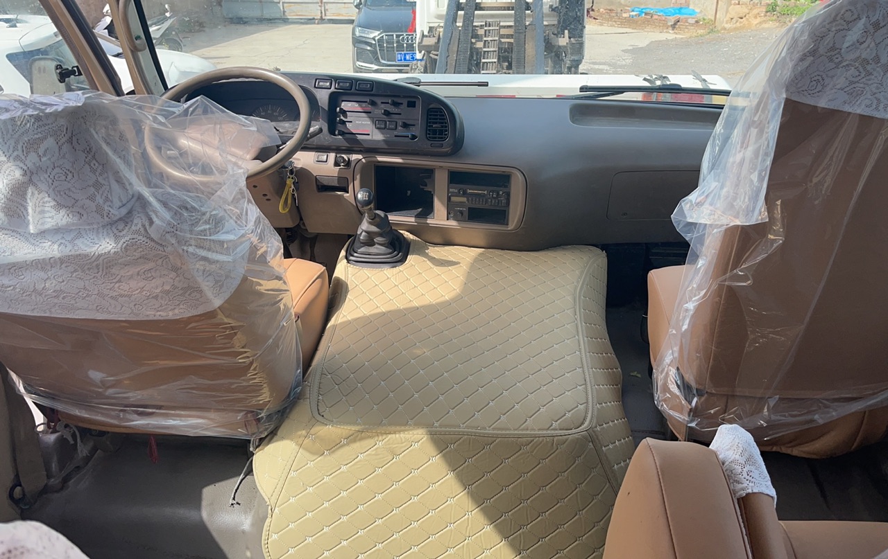 Toyota Coaster 24 Seats Small Bus with 7.00R16 Tires and Max Speed of 91-110 km/h