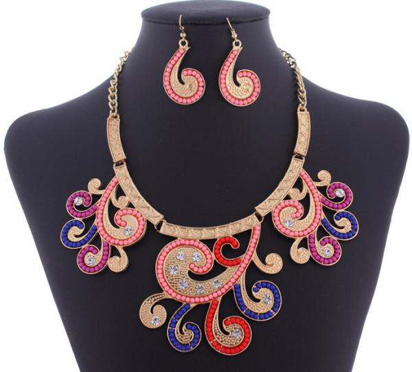Exaggerated personality retro diamond alloy beads necklace clavicle chain