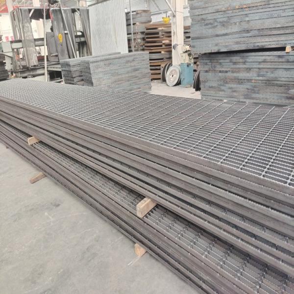 Buy cheap G325/40/100 Steel serrated black Grating 1000*6000mm from wholesalers