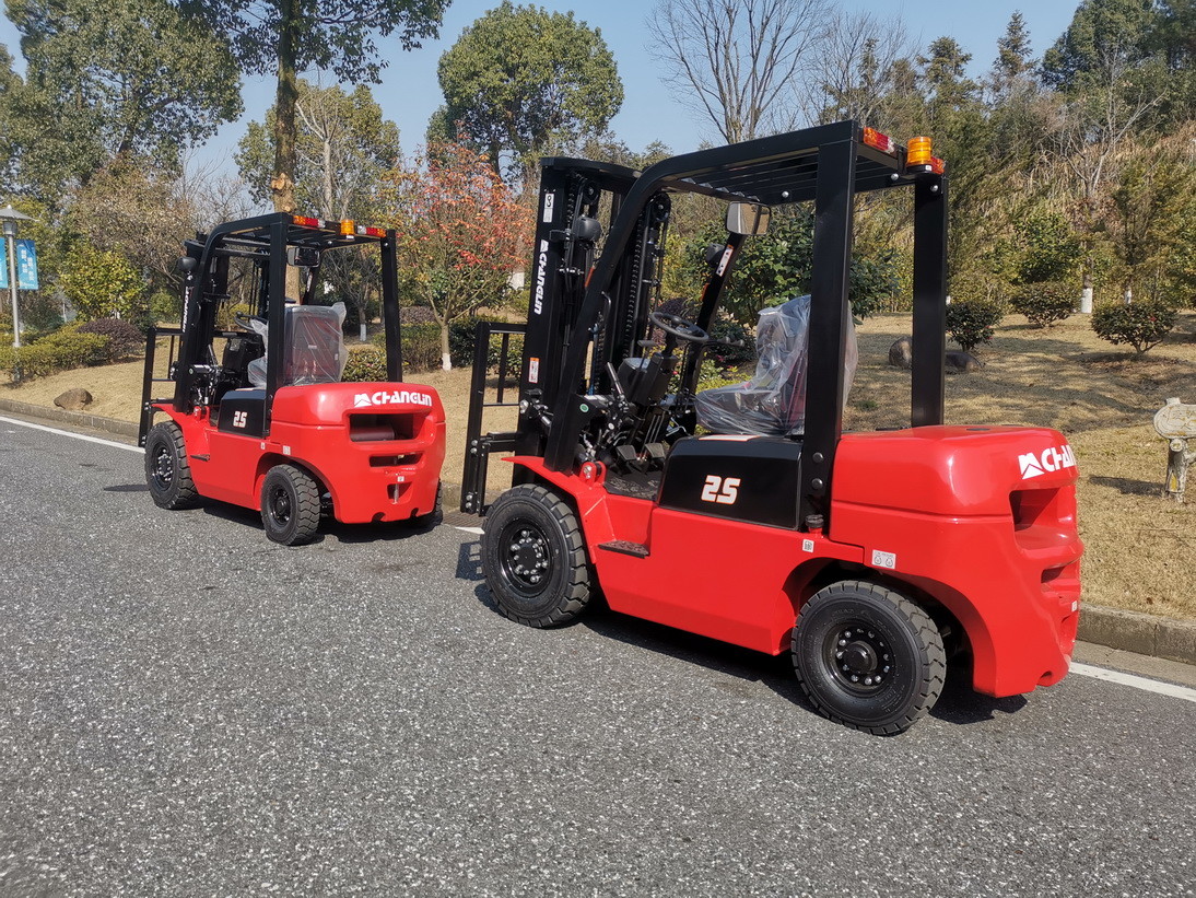 Sinomach Changlin CPCD50 Heavy Equipment Forklift Rated Capacity 5000kg China Engine