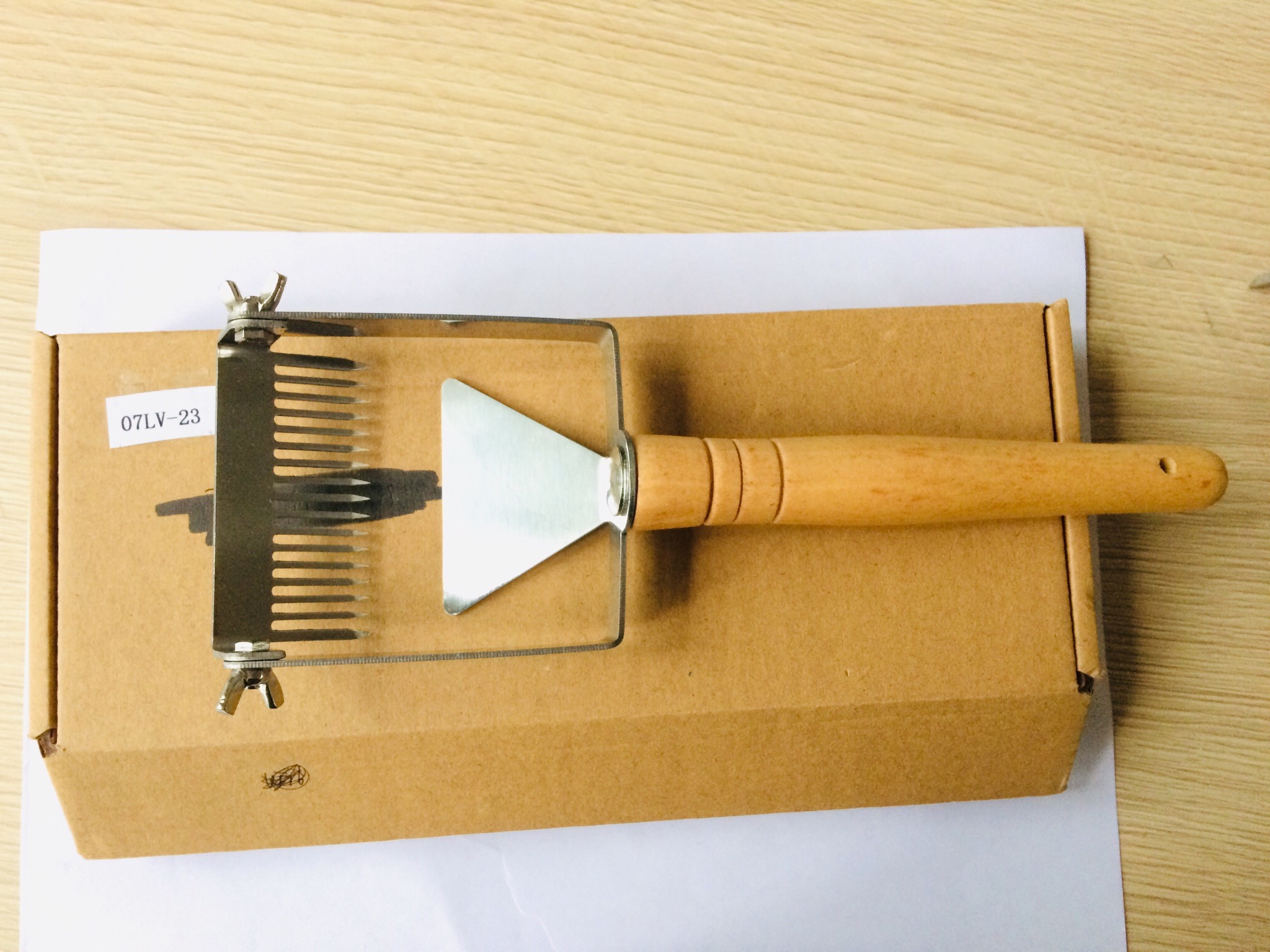 Durable Uncapping Fork With Small Wooden Handle and Adjustable Screw for Beekeeping