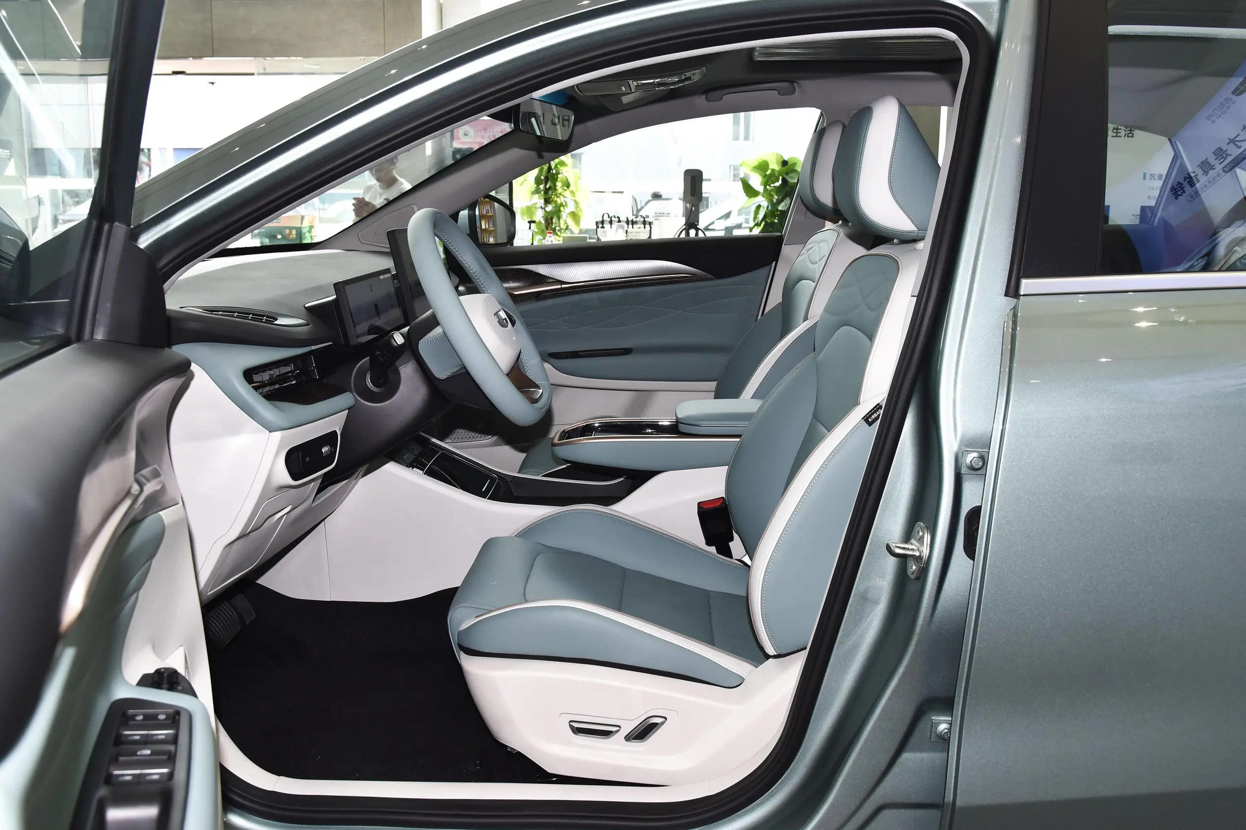 Battery-Electric Cars Geely Atlas 500km Flagship Model Ultra-Fast Charging