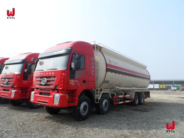 Buy cheap HOWO 8X4 Dry Bulker Cement Truck 9.726l Bulker Cement Tanker from wholesalers