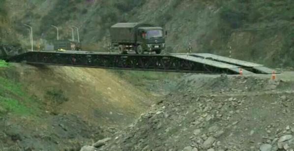 Buy cheap 51m Emergency Temporary Bridge Launching Vehicle Dimension 13600*3200*3470mm from wholesalers