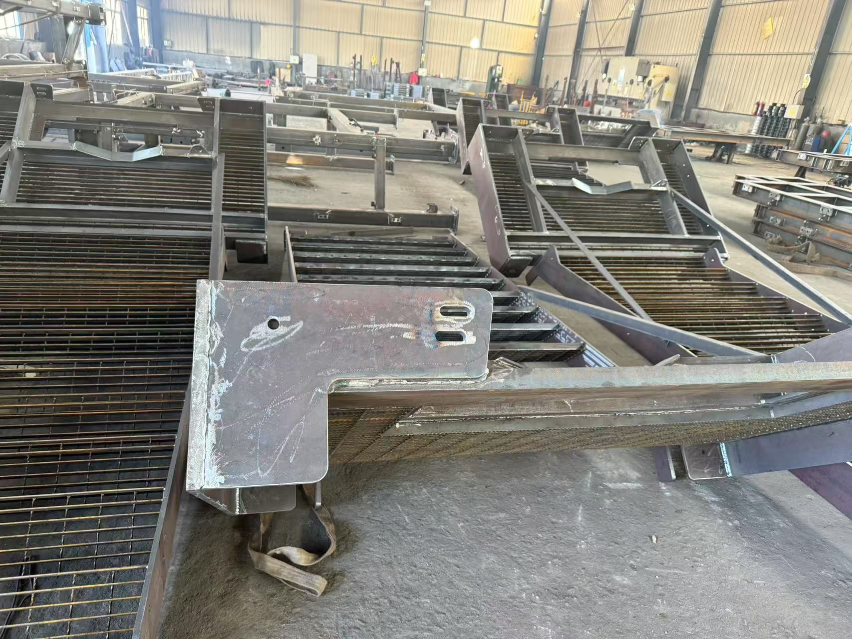 Flexible Non Slip Durable Corrosion Resistant Steel Outdoor Ladder Factory Customized Production