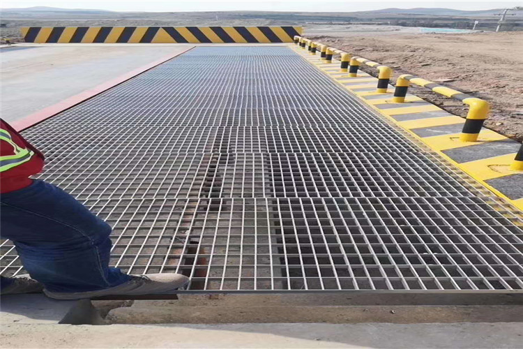 Steel Grating Hot Dip Galvanized Expanded Metal Stair Tread Grating