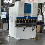 Carbon Steel 1000KN Torsion Bar Press Brake Net Weight 3000KG Main Motor Power 7