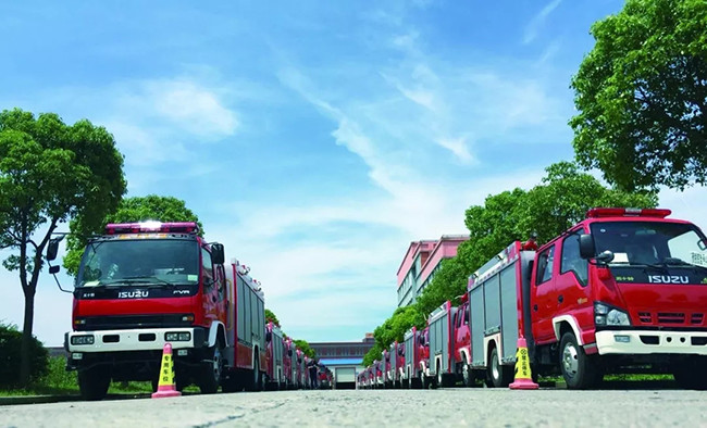 4x2 Drive Six Seats Isuzu Chassis Foam Firefighting Truck Vehicle Pump 60L/s
