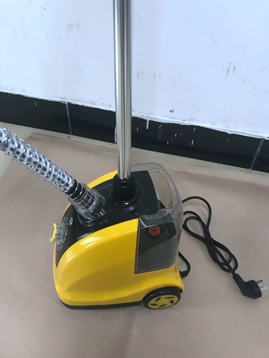 Yellow Clothes Garment Steamer Large Water Tank For Temperature Fuse Protection