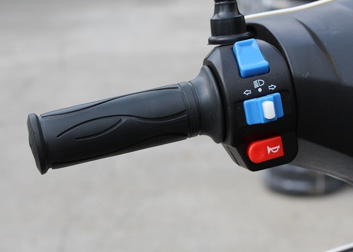 gas motor scooter 125cc 150cc GY6 engine black alloy wheel iron muffler hydraulic shock ash plastic body