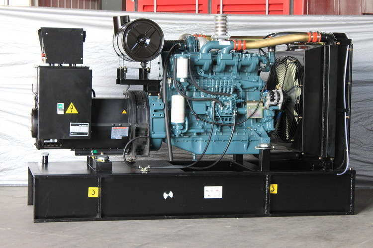Doosan 220KW 440A Soundproof Liquid Cooled Diesel Generator Set P126TI