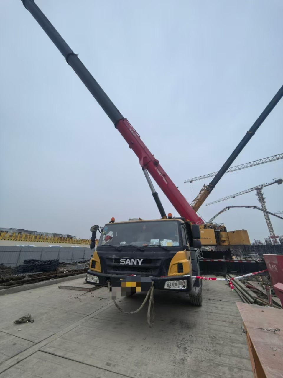 Mobile Truck Crane For Sale 200 Tons Direct Source Max Working Height 75.5 Meters