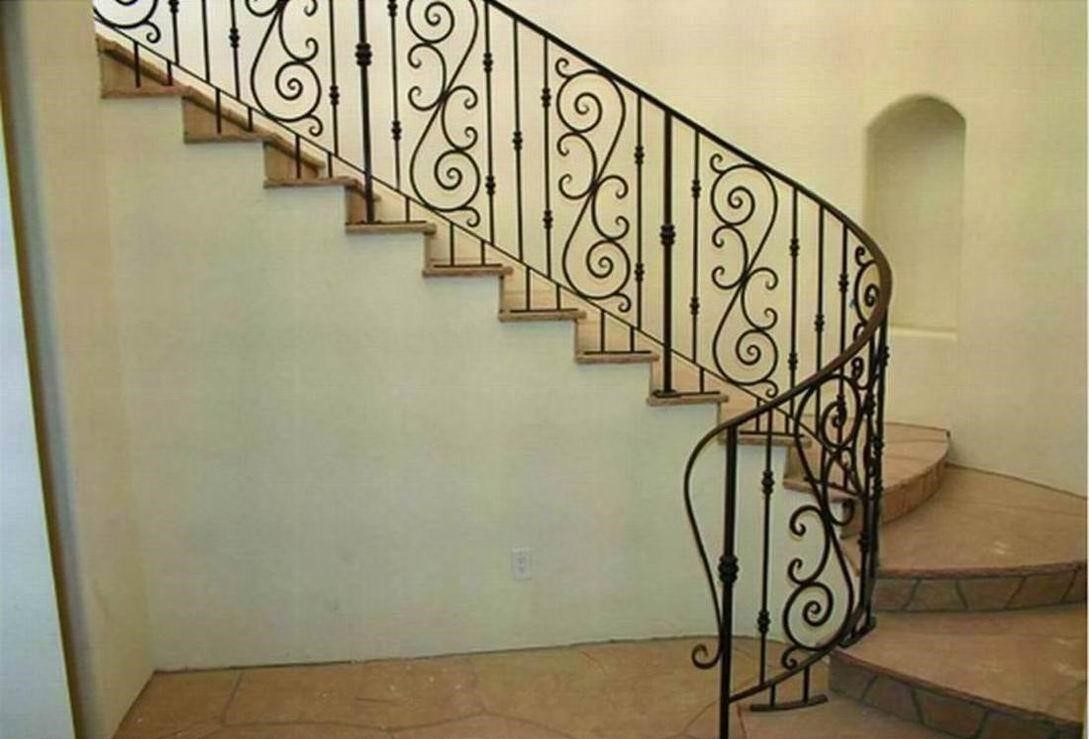 Erosion Resistance Cast Iron Stair Railing Strong Structure Beautiful Elegance