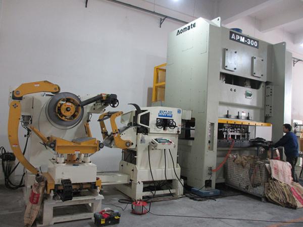 Unpowered Heavy Material Frame Decoiling And Straightening Machine Punch