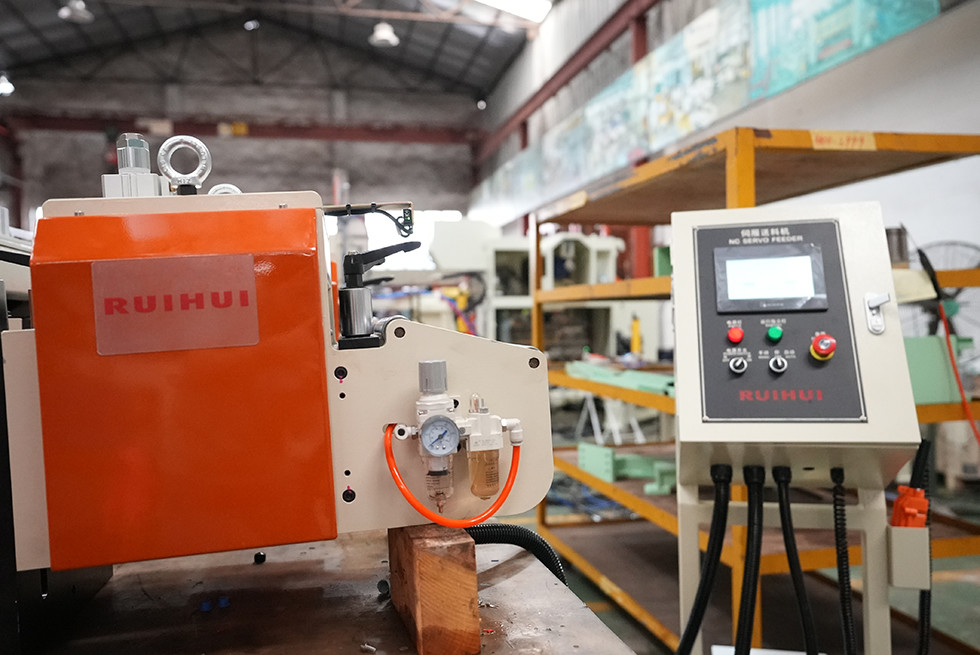 Timer Control Flexible Uncoiler with Straightener Turbine Type Adjustment Device