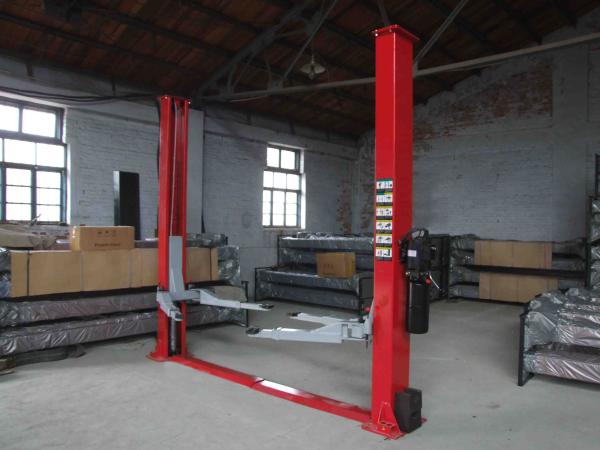 Buy cheap Hot Sale Hydraulic Car Lifts Manual Unlock 2 Post Auto Liift 3500kg/1800mm from wholesalers