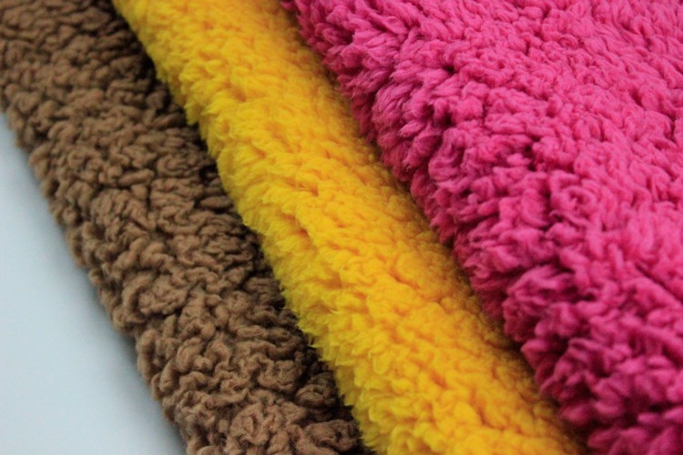 Classical Curly Pile Polyester Sherpa Fabric 16s Density For Blanket