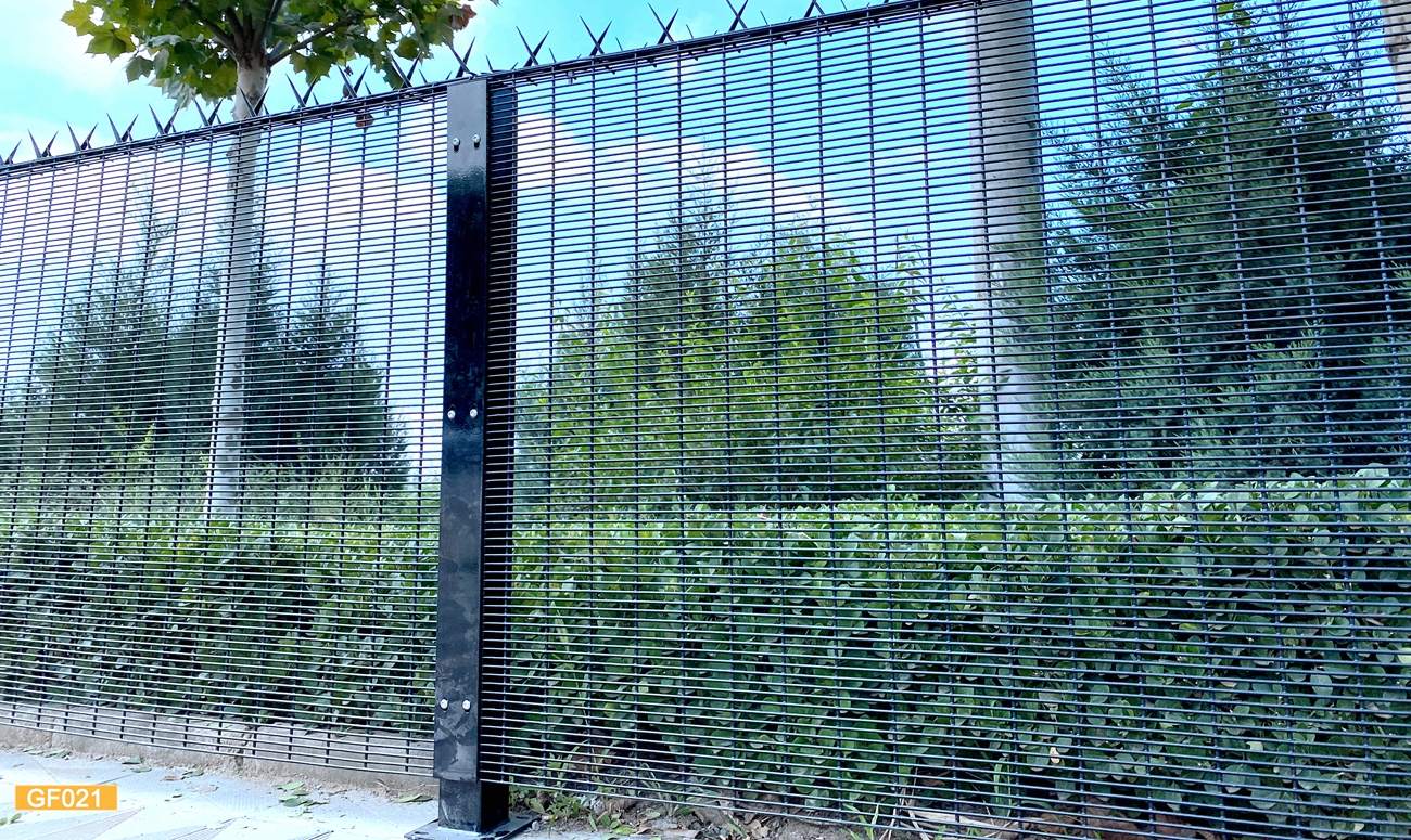4mm Anti Cut Security Fence Pvc Coated 6feet Height With Flat Bar
