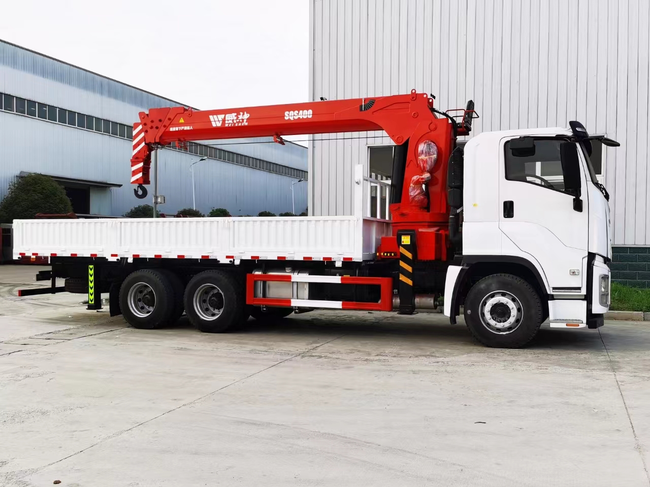 Chinese Hydraulic Valve Isuzu Chassis 12 Tons Telescopic Boom Truck Mounted Crane