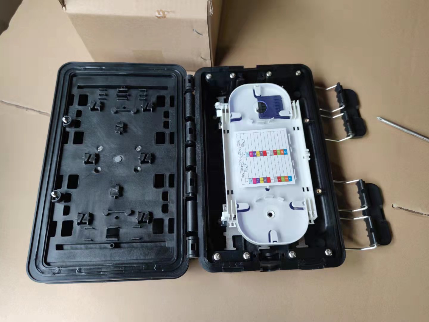 1x8 Aerial 24 Core Fiber Optic Splice Closure Connection Box For Steel Tube Splitter