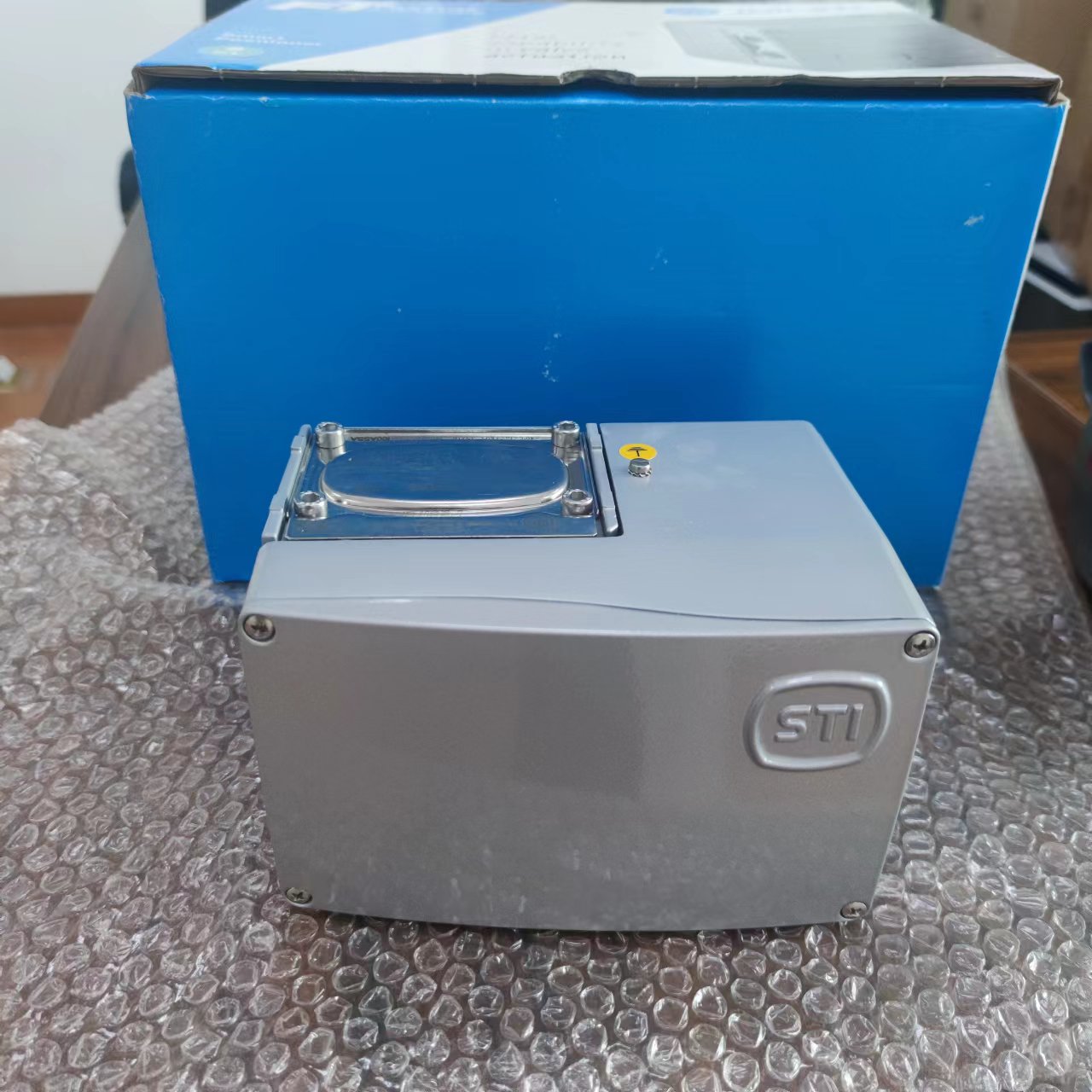 Chinese Brand Control Valve With Flowserve Pneumaticl Valve Positioner USA 3200MD-28-D6-E-04-40-0G-00 With Lot Od Stock