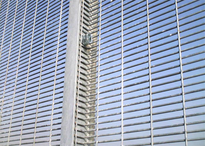 PVC coated Welded Steel 358 Security Fence Mesh 3mm 4mm Wire diametre