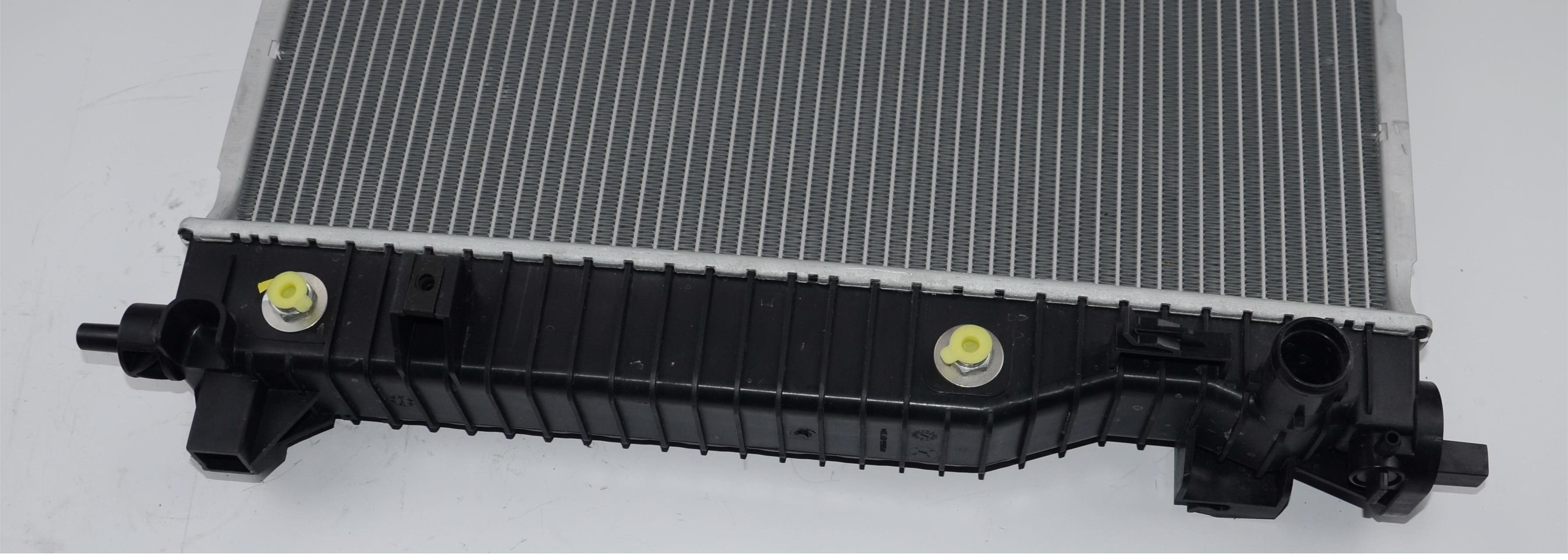 Customized Car Fitment Cadillac SRX 20926497 Aluminum Radiator with Plastic Water Tank