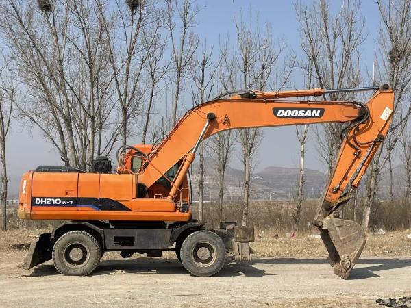 Buy cheap Original Korea 21Ton Used Doosan Excavators Huge Doosan DX210w 7 Diggers from wholesalers