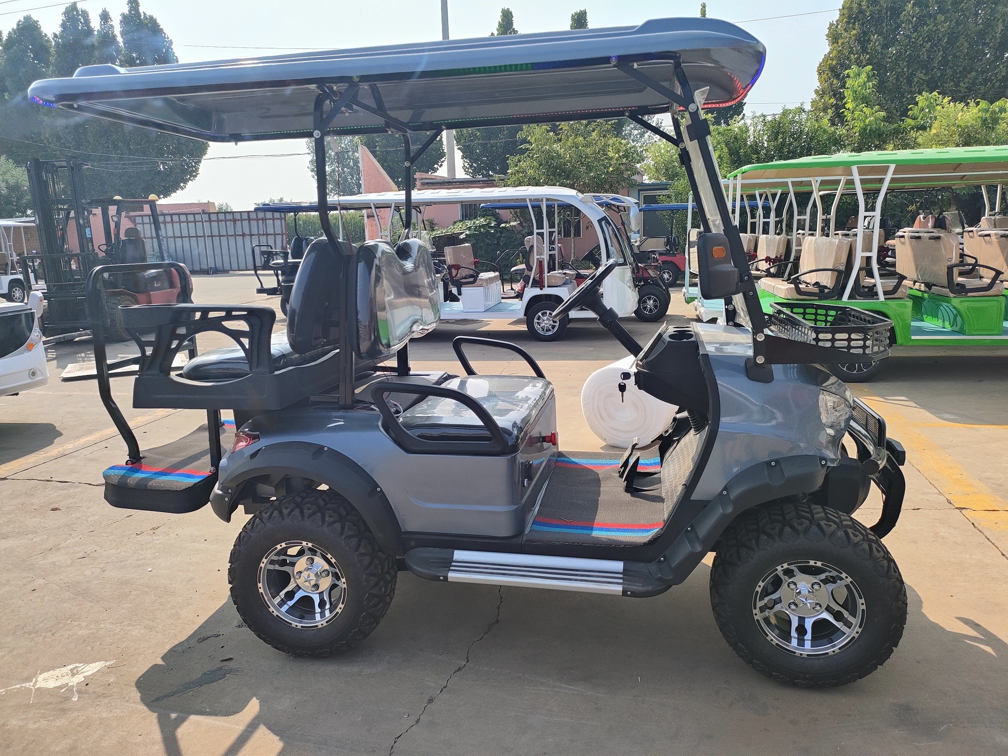 Silver Gray Golf Cart Epitome of Luxury and Comfort Setting Trend in End Driving Elevating Your Leisure Experienc