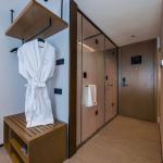 Custom Three Star Hotel King Size Bedroom Furniture Foshan with 5-Year Internal