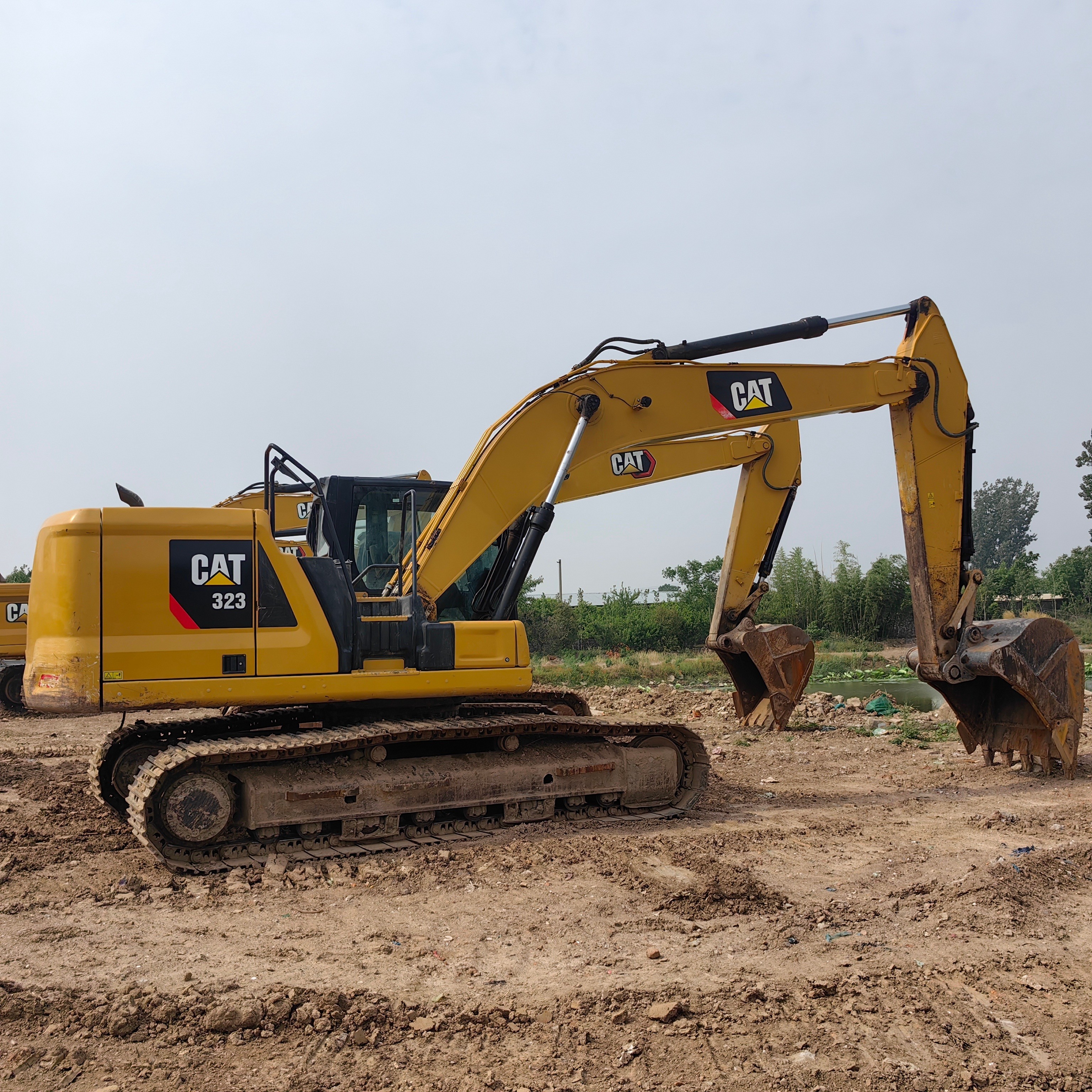 Used CAT 323 Heavy Excavators 23 Ton Original Adopts Hydraulic Secondhand Digger