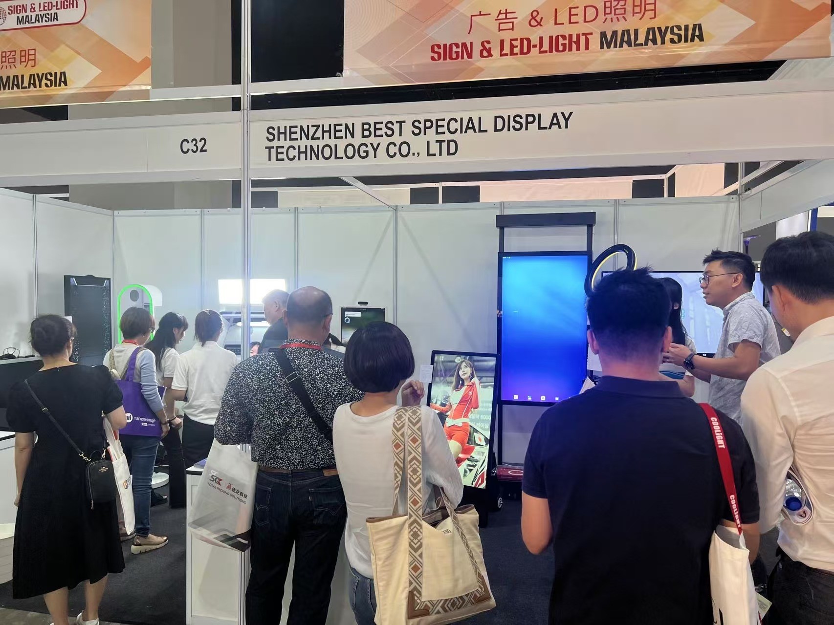 Retail Store Ultra Wide Stretched Displays Shelf Edge LCD Screen Wall Mounted