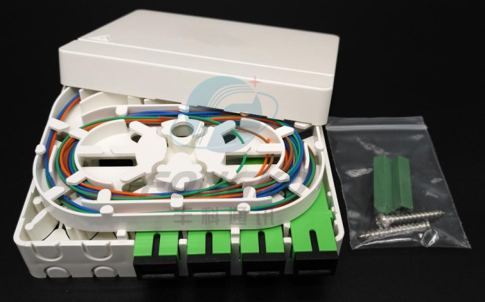 SC APC UPC Adaptors 4 Cores Optical Termination Box With G.657A1 Pigtails