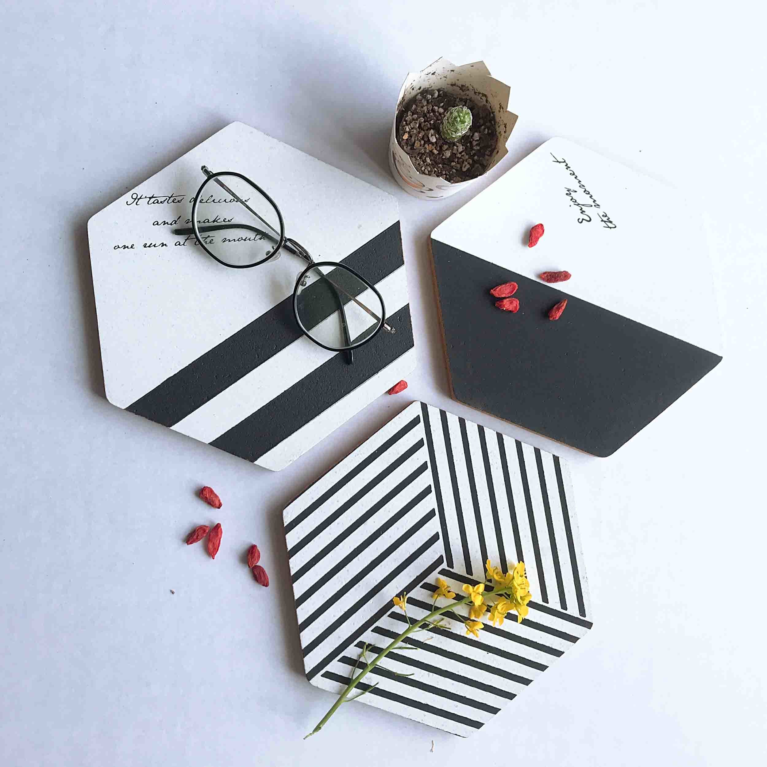 500pcs Painted Cork Board Hexagon Tiles Black White Eco Friendly