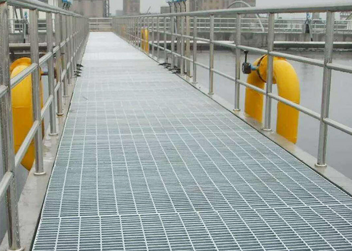 Heavy Duty Q235 Industrial Steel Grating For Warehouse Decks Chemical Workshops Walk Platforms