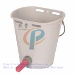 8 Litre Dairy Machinery Appliance Plastic Calf Feeder , Lamb Feeding Bucket