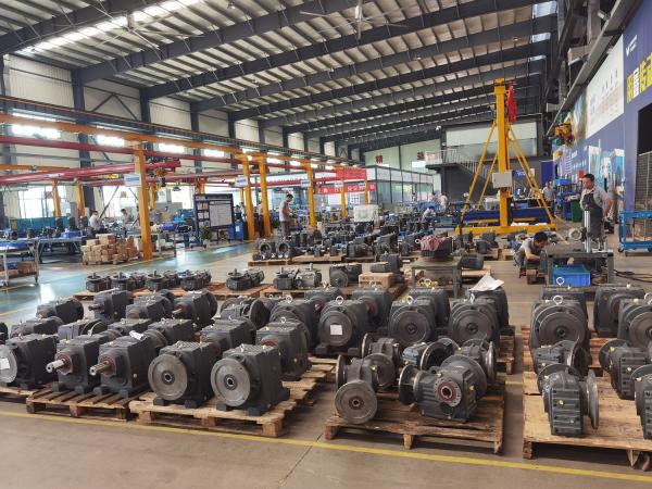 Buy cheap R Series Helical Gearbox With IEC AM Flange B5 Motor Gearbox Gear Helical from wholesalers