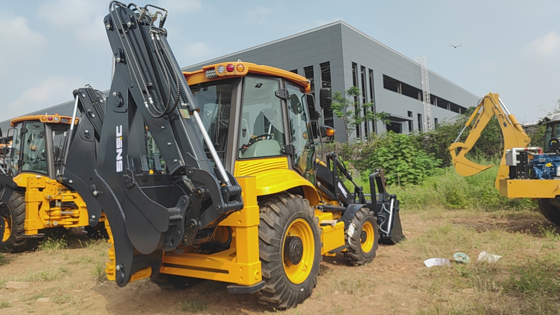 Quancheng Hydraulic Pump 4x4 Mini Tractor Excavator Backhoe Loader with Luxury ROPS Cabin