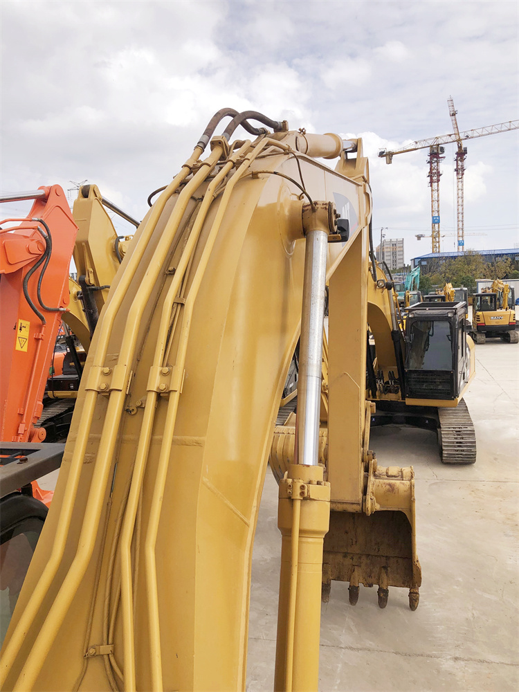 182 KW Good Condition Made in Japan Earth-Moving Machinery 30 Ton Cat 330C Used Excavator in Shanghai