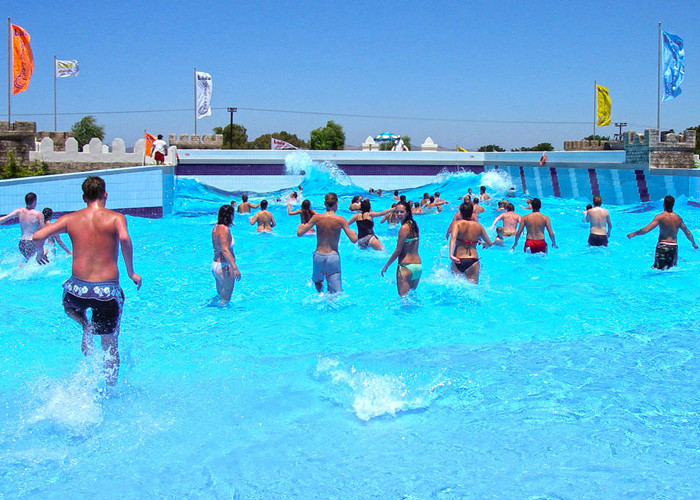 Excited Water Park Surfing Wave Pool , Wave Height 0.3 ~ 1.0m