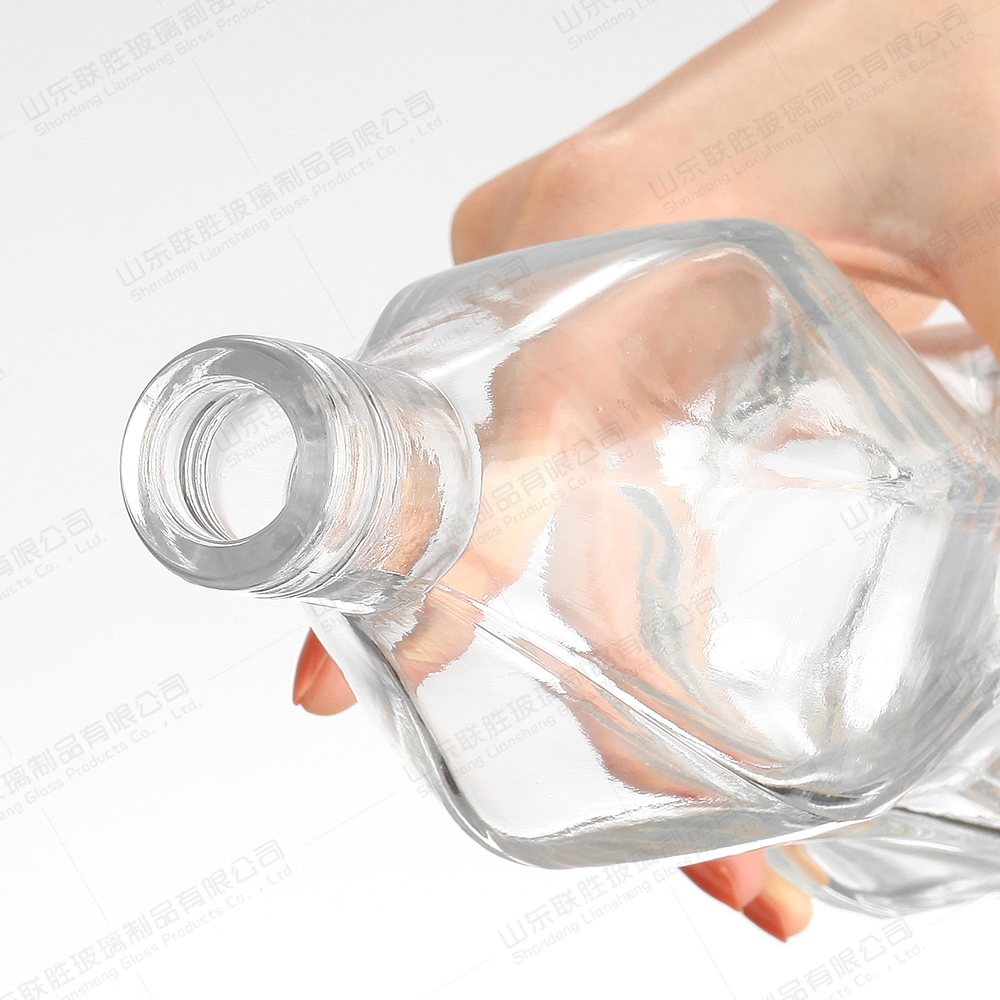 Unique Design Glass Liquor Bottle with Hexagonal Prism Shape and Customized Design