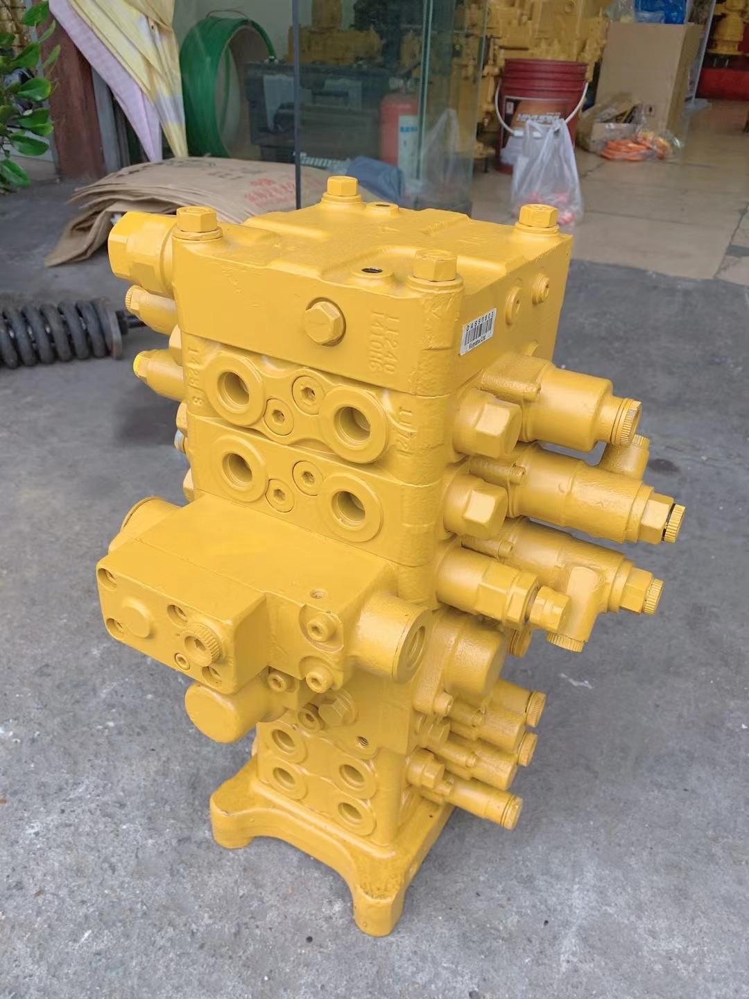 Komatsu Excavator Main Control Valve 723-57-16100 For PC160-7 Excavator