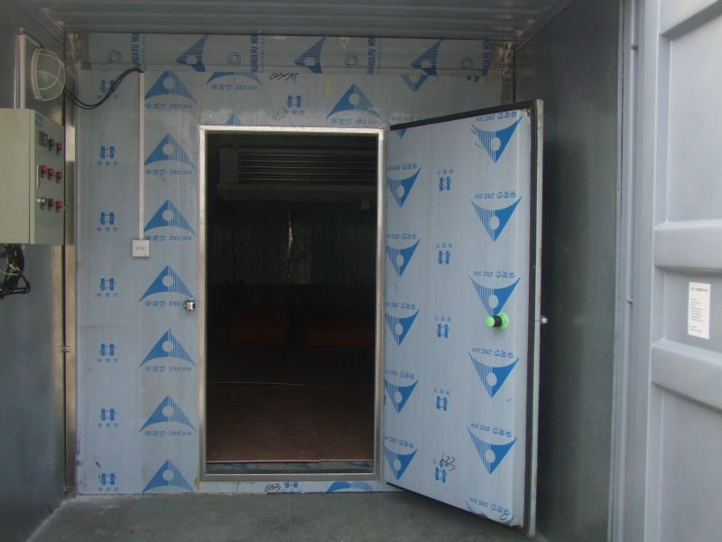 cold room for seafood.JPG